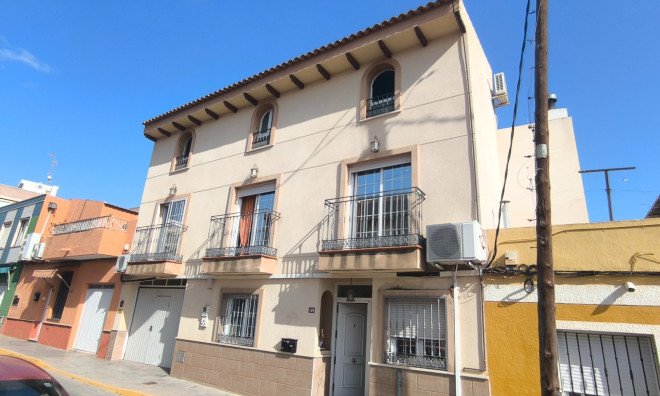 Resale - Chalet -
Los Montesinos